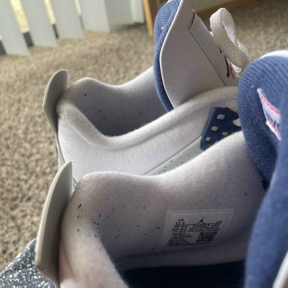 Air Jordan 4 Retro - Picture 3 of 6
